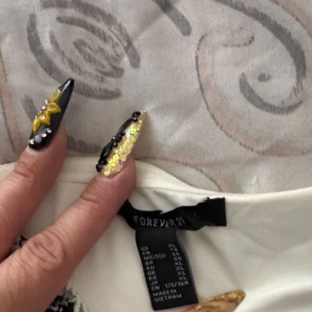 Forever 21 Black and White Reptile Habitat Cover